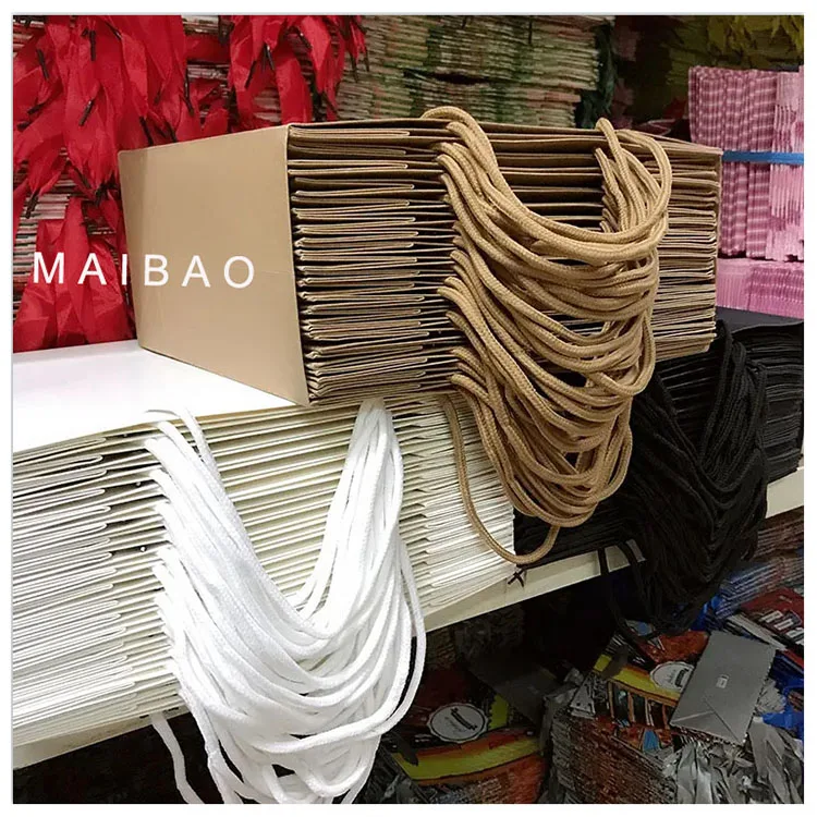 Дешевые маленькие коричневые/белые подарочные пакеты с ручками с ручками