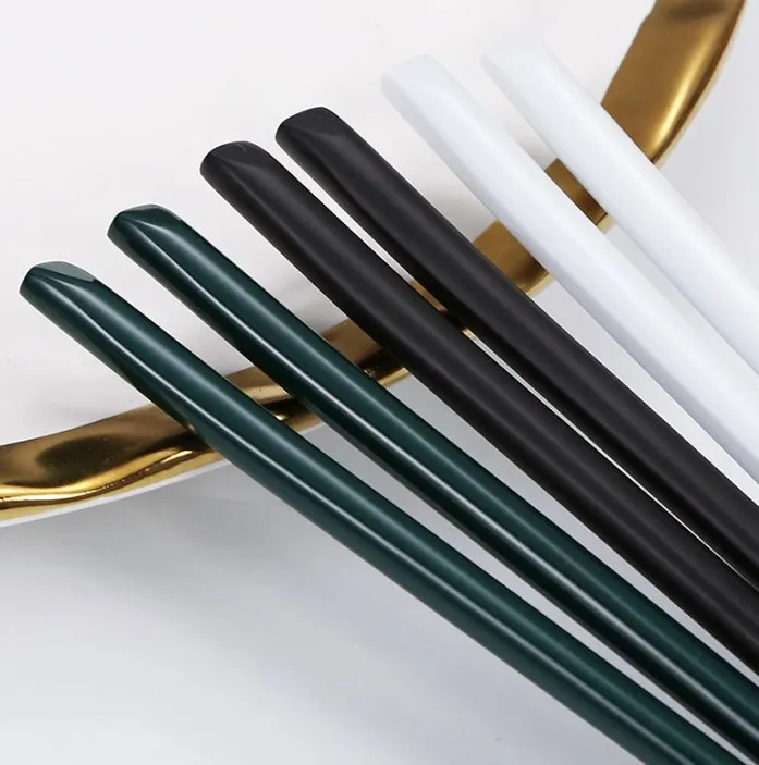 Набор столовых приборов Поставщик столовых приборов премиум-класса 18/8 18/10 Пищевой зеркальный полированный золотой бар Couvert Party Bar