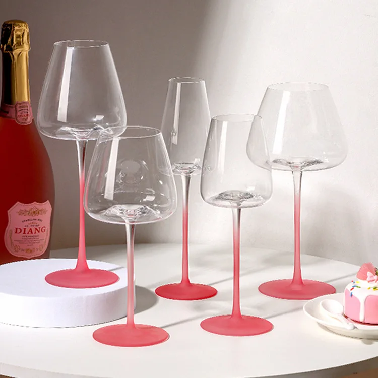 Пользовательские розовые бокалы для вина на ножке, розовый прозрачный хрустальный бокал ручной работы, бокал для красного вина