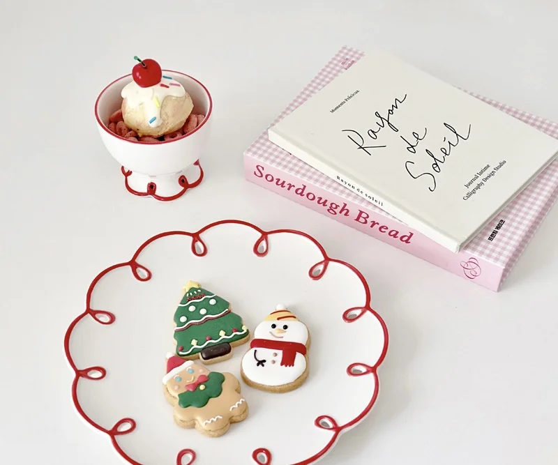 Red Wavy Lace Cartoon Ceramic Dishes Plates Suitable for Wedding Party and Restaurant Parties and Dessert Decorations