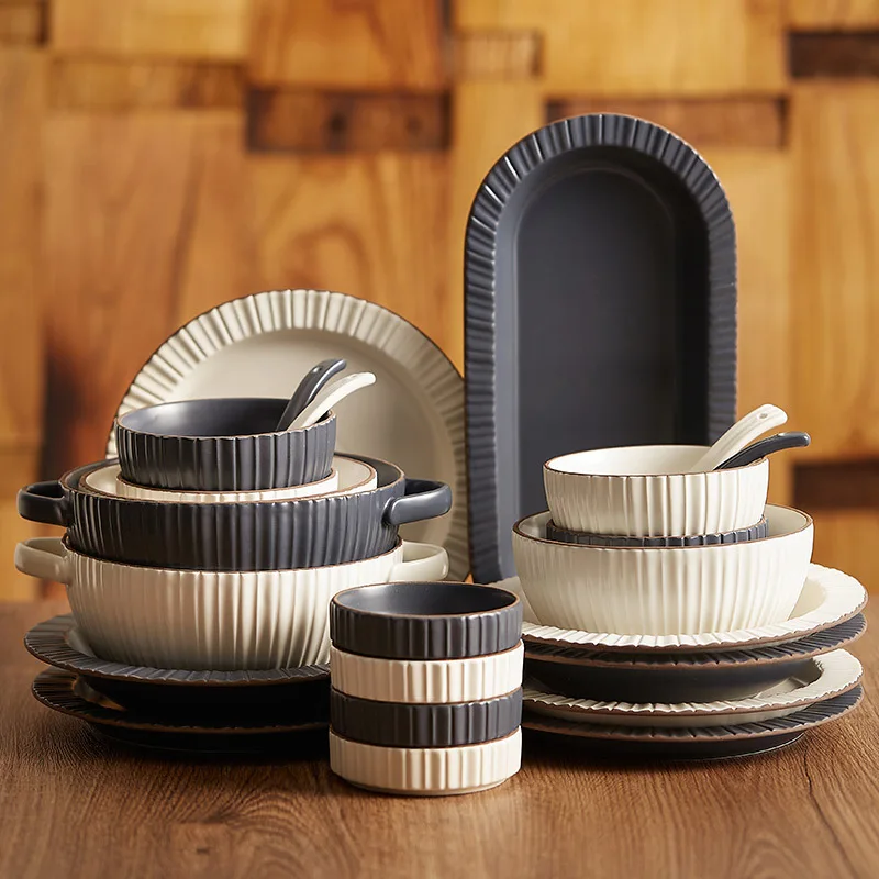 Luxury Tableware Set Wholesale Blue White Round Oval Under Glazed Ceramic Tableware Dine Dinner Ware Set for Wedding