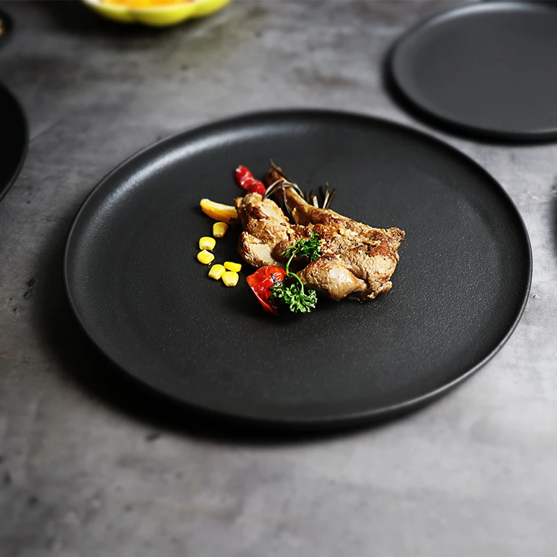 Матовая круглая черная фарфоровая посуда для стейка Черная матовая посуда Керамическая посуда Обеденные тарелки для отеля