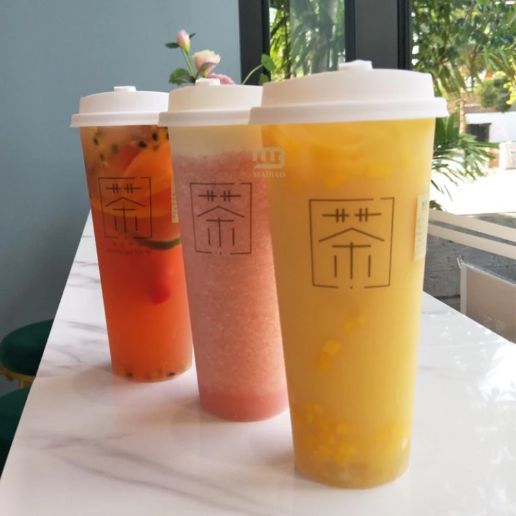 Персонализированные чашки для смузи 350 мл 500 мл 700 мл Высокие пузырьковые чашки для чая Инъекции PP Пластиковая чашка для чая с матовым молоком с крышкой и соломинкой