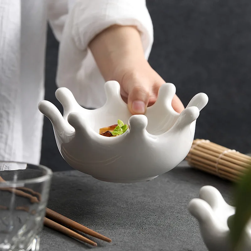 Creative White Ceramic Bowl Eco-Friendly Irregular Bowling Design for Food Container for Restaurants and Parties