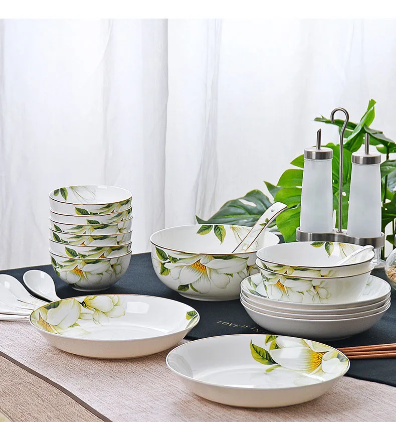 Bone China Cutlery Set Floral Ceramic Bowl Plate Fashion Personalized Restaurant Dinner Plate Set Sustainable Dinnerset
