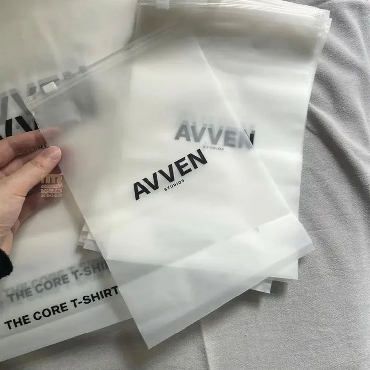 Биоразлагаемая сумка с застежкой-молнией Упаковка для одежды Пластиковый пакет с застежкой-молнией и индивидуальным логотипом Биоразлагаемая сумка с матовой застежкой-молнией для одежды