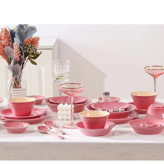 Изготовленный на заказ набор столовой посуды розового и мятно-зеленого цвета с фарфоровыми тарелками для свадьбы и мероприятий оптом