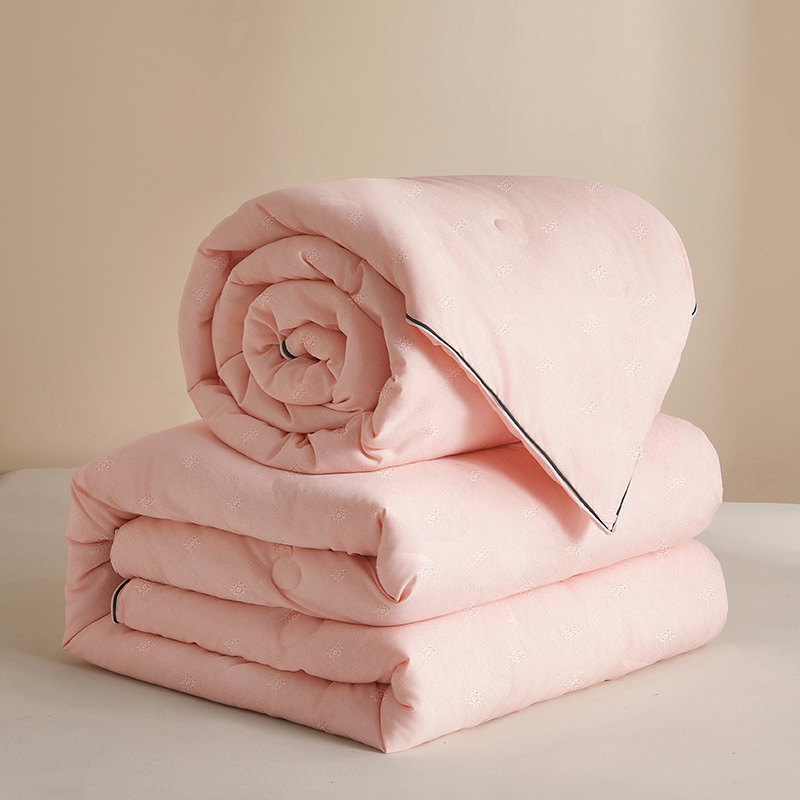 Жаккардовые сои сочетаются с молниями в одном дизайне.