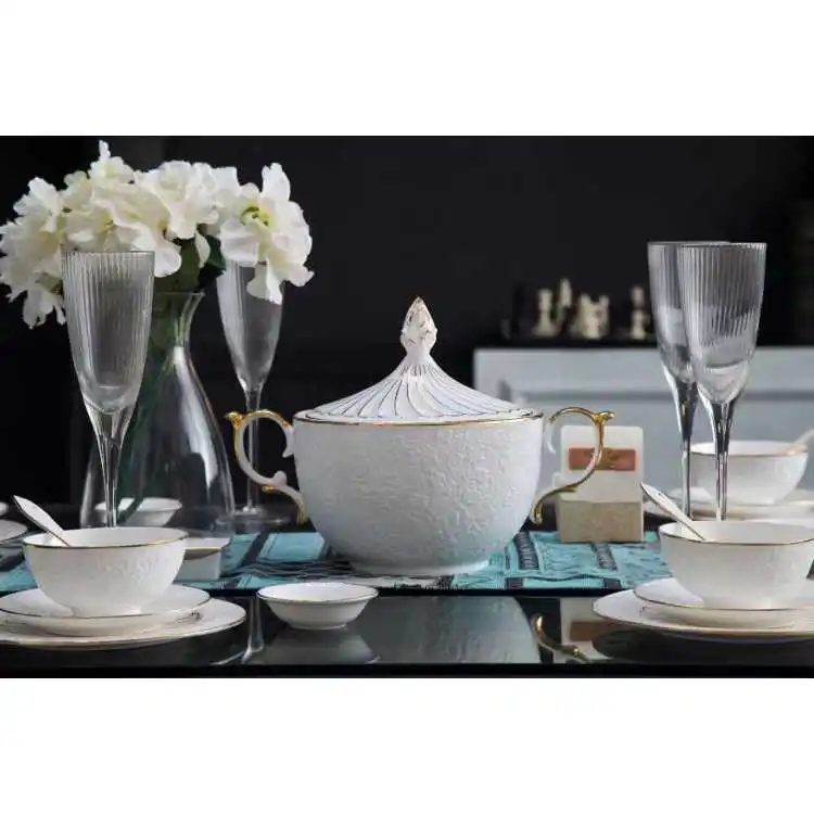 Wholesale Custom Excellent Designs Ceramic Dinner Set New Design Bone China Porcelain Dinner Sets