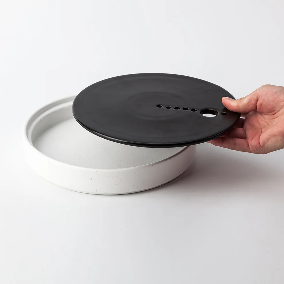 Artistic Concept Ceramic Dish Volcanic Stone Hotel Tableware Planet-Shaped Ice Plate Sushi Seafood Presentation Sustainable