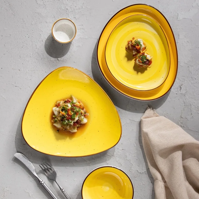 Оптовая торговля гостиничной керамической посудой фарфоровые обеденные блюда и тарелки желтая глазурованная посуда гостиничный ресторан керамическая тарелка