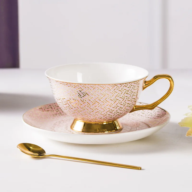 Top Sale Solid Pink Ceramic Luxury Coffee Cup Handpainted with Ecological Real Gold Handle Tea Cups & Saucers