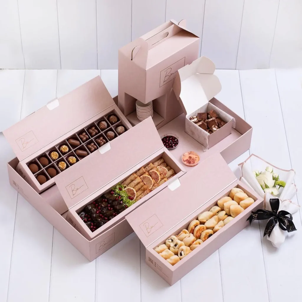 Пользовательские крафт-коробки для общественного питания, упаковка для шоколада, коробка для печенья со вставками, контейнер для выпаса кондитерских изделий на вынос, небольшой пищевой контейнер