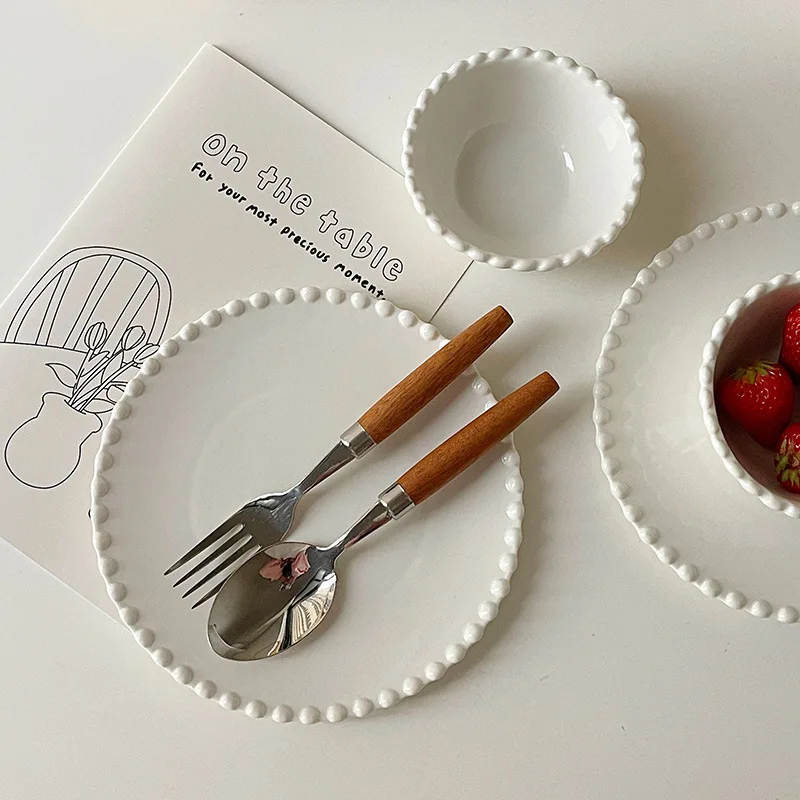 Simple Relief Wholesale Ceramic Dinnerware Set Round Pattern Plate Dish Bowl for Hotel Restaurant Christmas or Baby’s Use