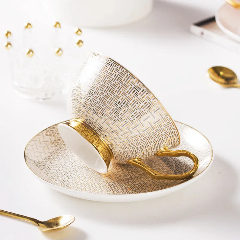 Top Sale Solid Pink Ceramic Luxury Coffee Cup Handpainted with Ecological Real Gold Handle Tea Cups & Saucers