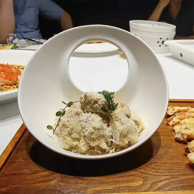 Creative White Dinnerware Porcelain Dishes Irregular Shape Plates for Hotel Restaurant Ceramic Artistic Conception Tableware