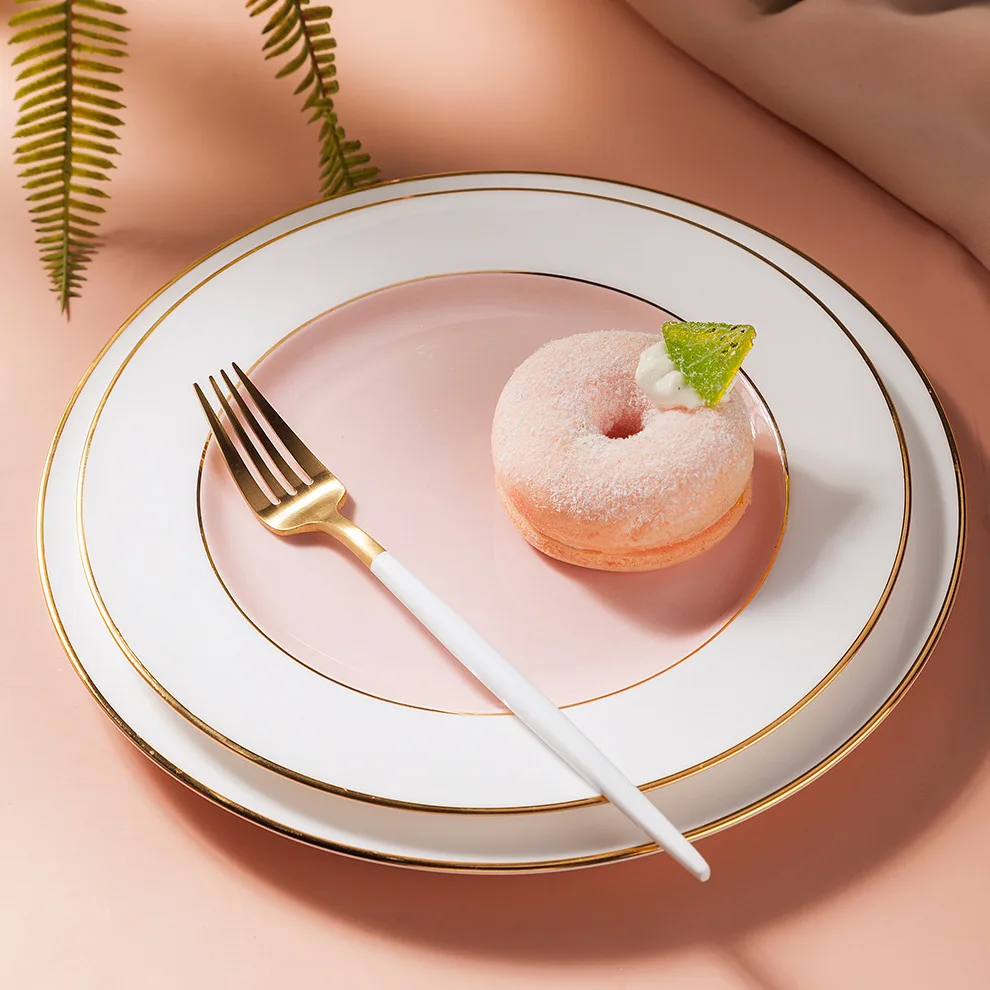 Розовый и белый с золотой оправой Керамическая тарелка в английском стиле Декоративная посуда Набор посуды Декоративная тарелка оптом