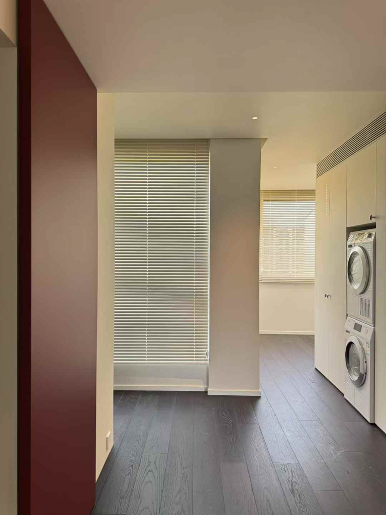 Εργοστασιακά Χονδρική Κατασκευάζονται σε Ειδικό Μέγεθος Μηχανοκίνητα Ξύλινα Βενετσιάνικα για Παράθυρα Υπνοδωμάτιο και Γραφείο