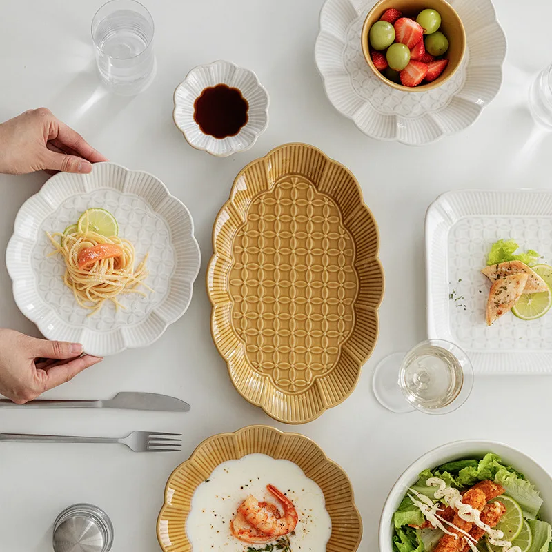 Фарфоровый набор посуды в форме цветка с тарелками и чашками с цветочным узором для свадебных заказов