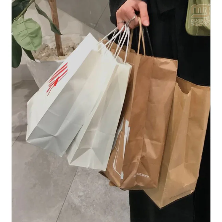 Пакеты из переработанной белой крафт-бумаги с ручкой, коричневый черный бумажный пакет с логотипом, сумка для покупок из крафт-бумаги на заказ с вашим собственным логотипом