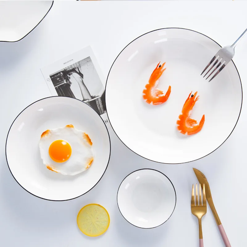 China Customized Luxury Modern Dinner Set White Porcelain Ceramic Restaurant Dinnerware With Pattern PC Flat Plate Black Rim