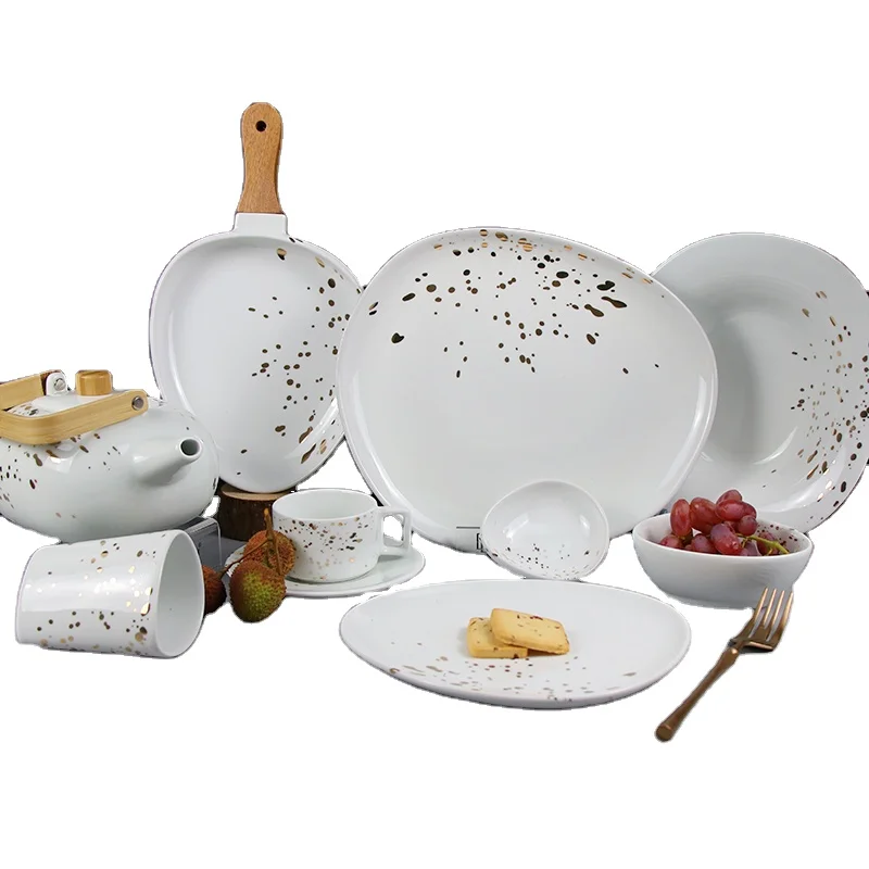 Фарфоровые тарелки уникальной формы. Посуда. Обеденные тарелки. Необычные тарелки.