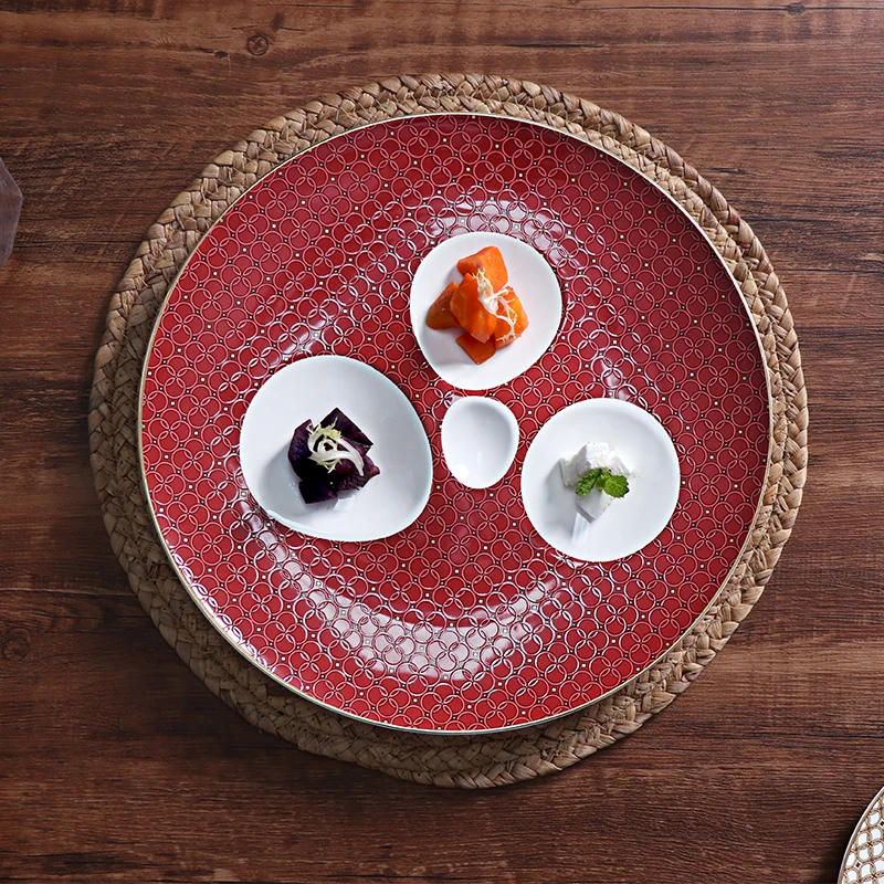 Обеденная тарелка цвета красного вина. Роскошная посуда. Обеденные тарелки с золотой оправой. Тарелка из костяного фарфора. Тарелка для закусок.