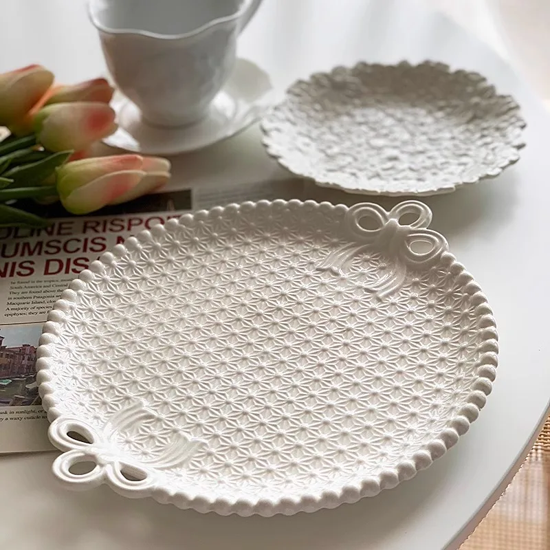 Vintage Bowknot Pearl Relief Lines Ceramic Dishes Plates Suitable for Wedding Party and Restaurant and Dessert Decorations