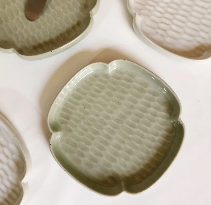 Classic Four-leaf Clover Design Ceramic Plate Solid Color Fruit Dinnerware Set Sustainable and Eco-Friendly