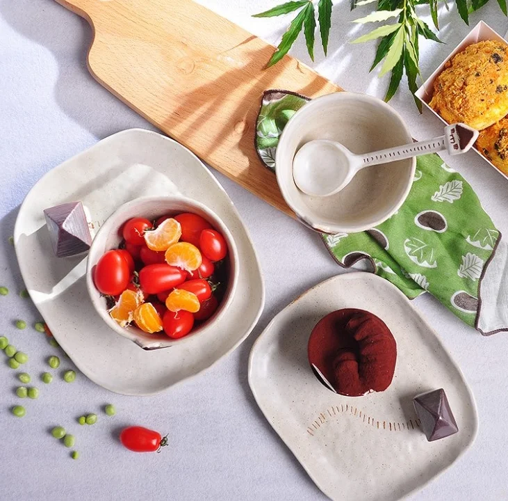 Classic Design Fruit Plate Dessert Salad Bowl and Spoon Set for Children’s Dinner Camping and Restaurant Use