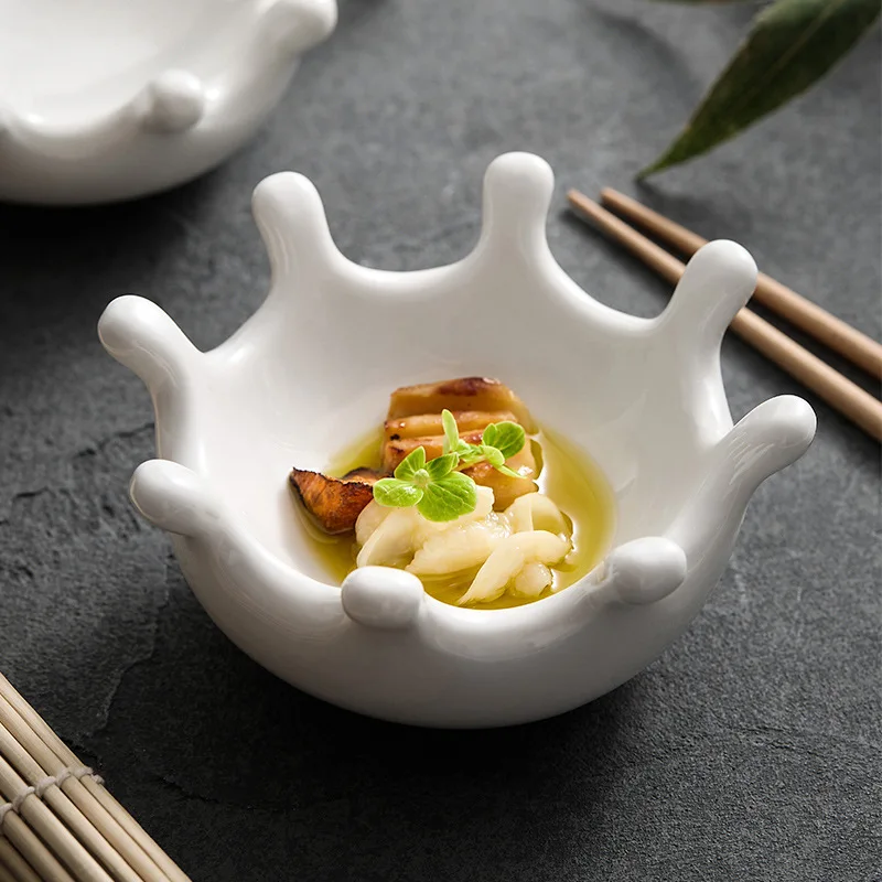 Creative White Ceramic Bowl Eco-Friendly Irregular Bowling Design for Food Container for Restaurants and Parties