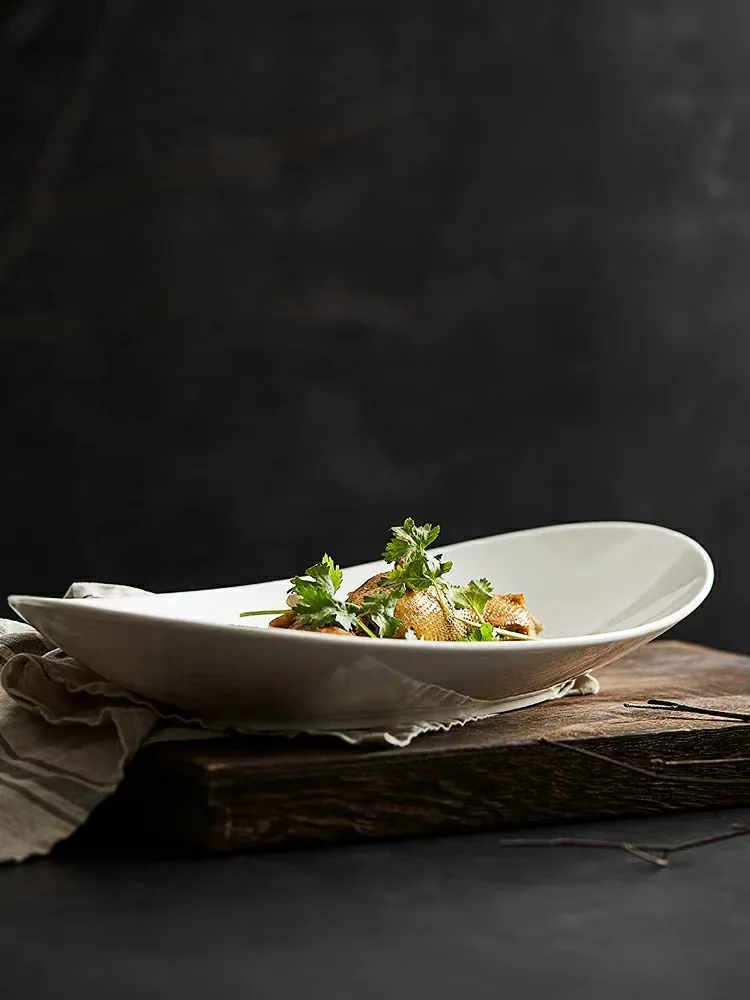 Large White Dinnerware Porcelain Oval Fish Dishes Irregular Boat Shape Plate for Hotel Restaurant