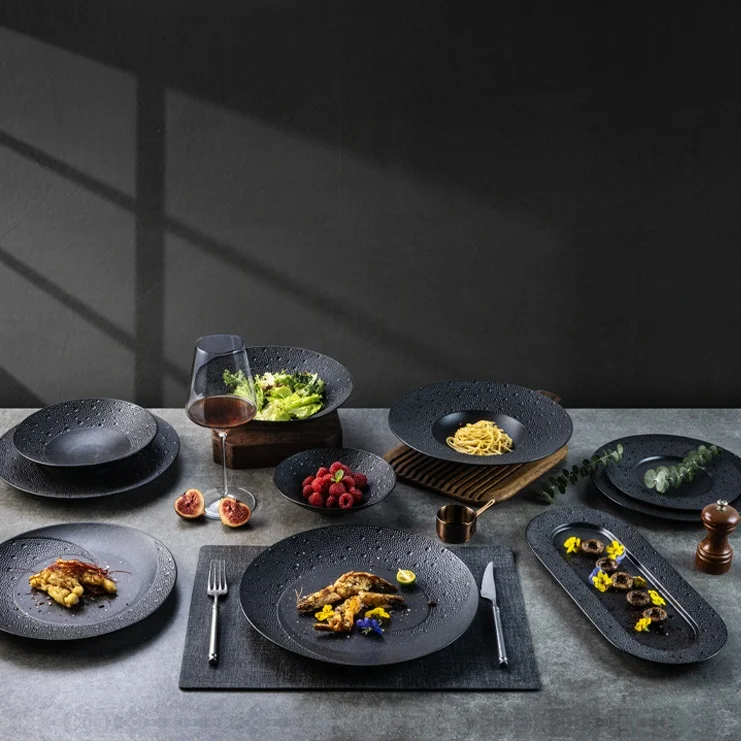 Посуда Блюда с черными тарелками Посуда с пунктирной текстурой Круглая керамическая тарелка, настраиваемая для свадебного банкета