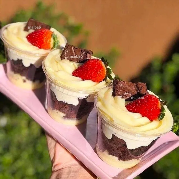 Маленькие прозрачные пластиковые контейнеры для десертов 250 мл 360 500 мл с крышками, изготовленные на заказ пластиковые стаканчики для парфе из ПЭТ, контейнеры для мороженого для сладостей