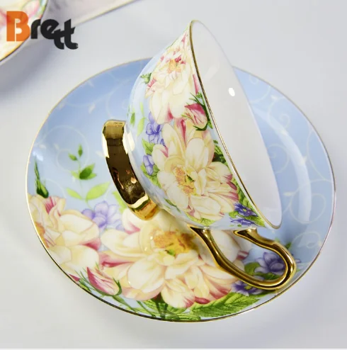 Цветочный дизайн с золотой оправой из костяного фарфора, керамические сервизы и сервизы для кофе и чая, набор посуды для напитков, набор кофейных чашек и блюдцев