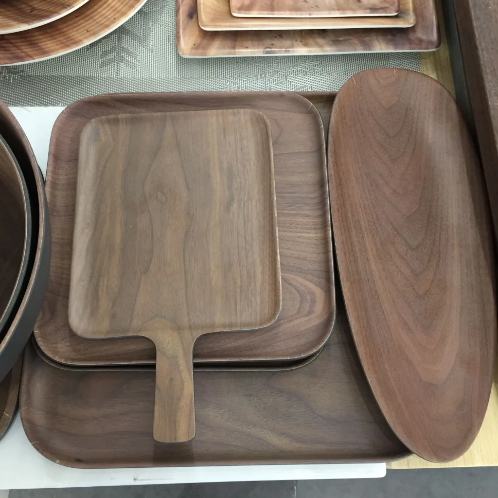 Оптовый круглый обеденный сервиз из меламина, деревянные дизайнерские тарелки и миски в западном стиле для свадеб и вечеринок для ресторанов