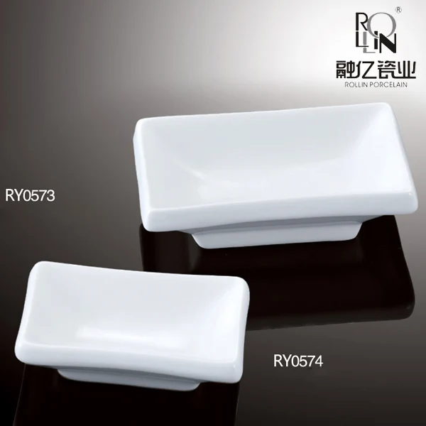 Китайский производитель поставил на склад белые фарфоровые фуршеты, квадратную глубокую тарелку с соевым соусом