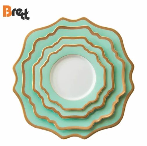 Новое поступление Цветная розовая зубчатая тарелка Белая керамическая обеденная тарелка с золотой каймой