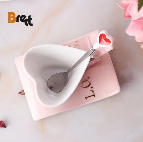 Brett, горячая распродажа, цветная кофейная чайная чашка и блюдце в форме сердца с фарфоровой ложкой