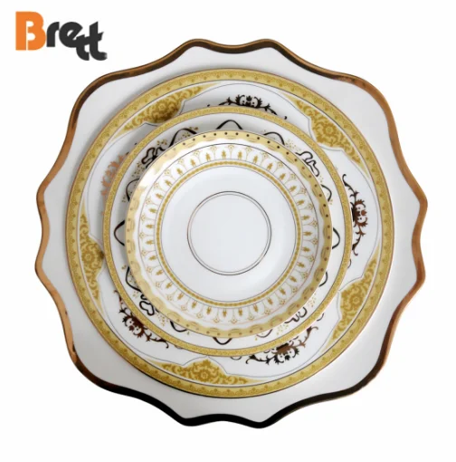 Современный керамический набор тарелок, свадебная фарфоровая тарелка с зубчатыми краями и золотой оправой
