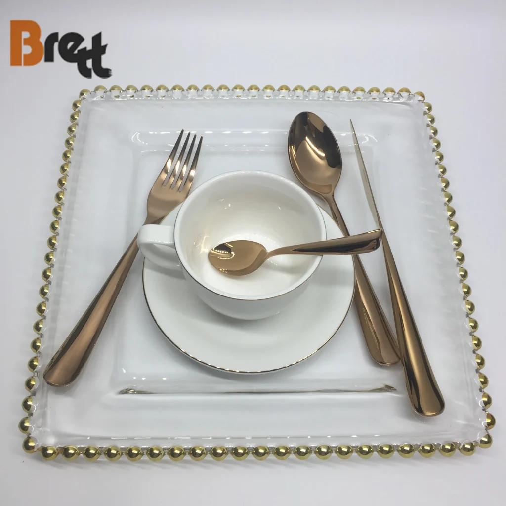 Свадебные керамические зарядные тарелки с золотой оправой, украшенные бисером, бокал для шампанского, чашка, квадратная круглая посуда для ужина, фарфоровая упаковка для отелей