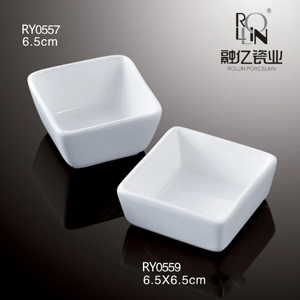 Китайский производитель поставил на склад белые фарфоровые фуршеты, квадратную глубокую тарелку с соевым соусом