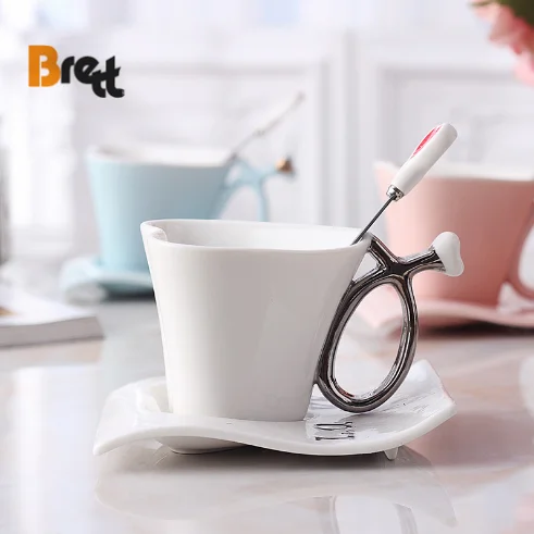 Brett, горячая распродажа, цветная кофейная чайная чашка и блюдце в форме сердца с фарфоровой ложкой