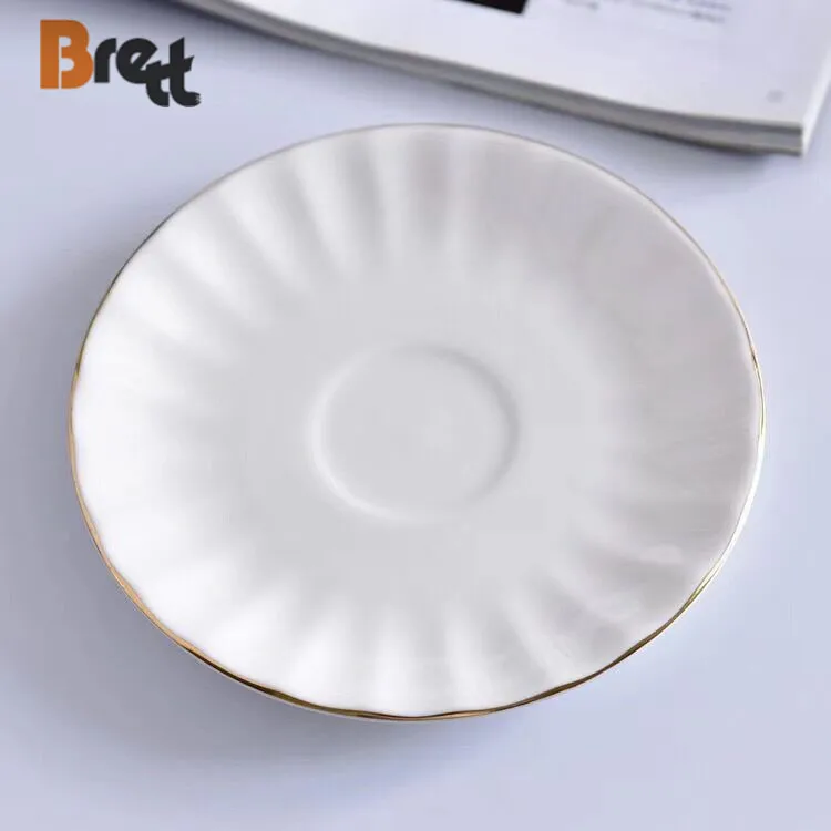 Керамическая кофейная чашка Brett Bone, набор с блюдцем в современном китайском стиле с золотой оправой для школы, послеобеденный чай, рождественская посуда для напитков