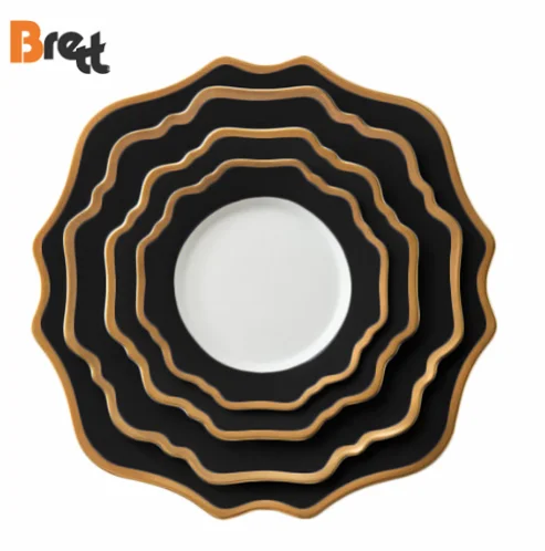 Новое поступление Цветная розовая зубчатая тарелка Белая керамическая обеденная тарелка с золотой каймой