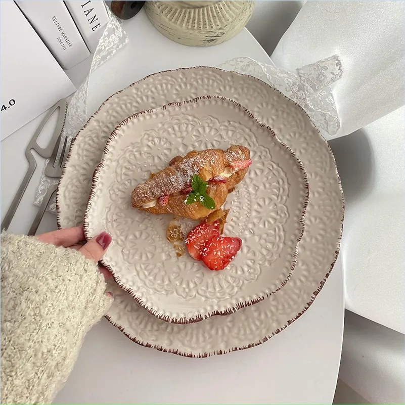 Wholesale French Court Style Cream Lace Plate Ins Ceramic Retro Relief Pasta Dish Fruit Dessert Plate
