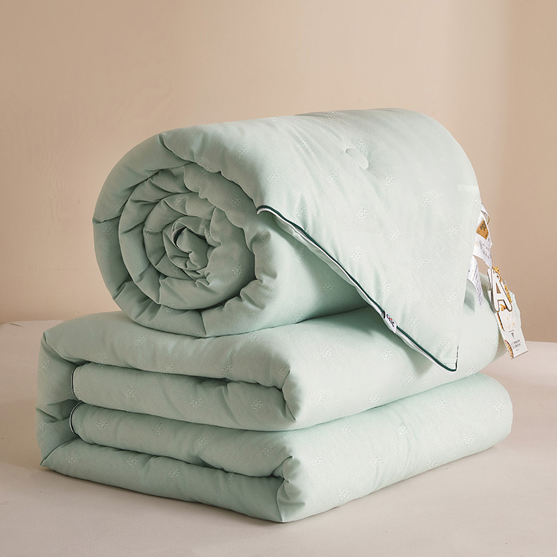 Жаккардовые сои сочетаются с молниями в одном дизайне.