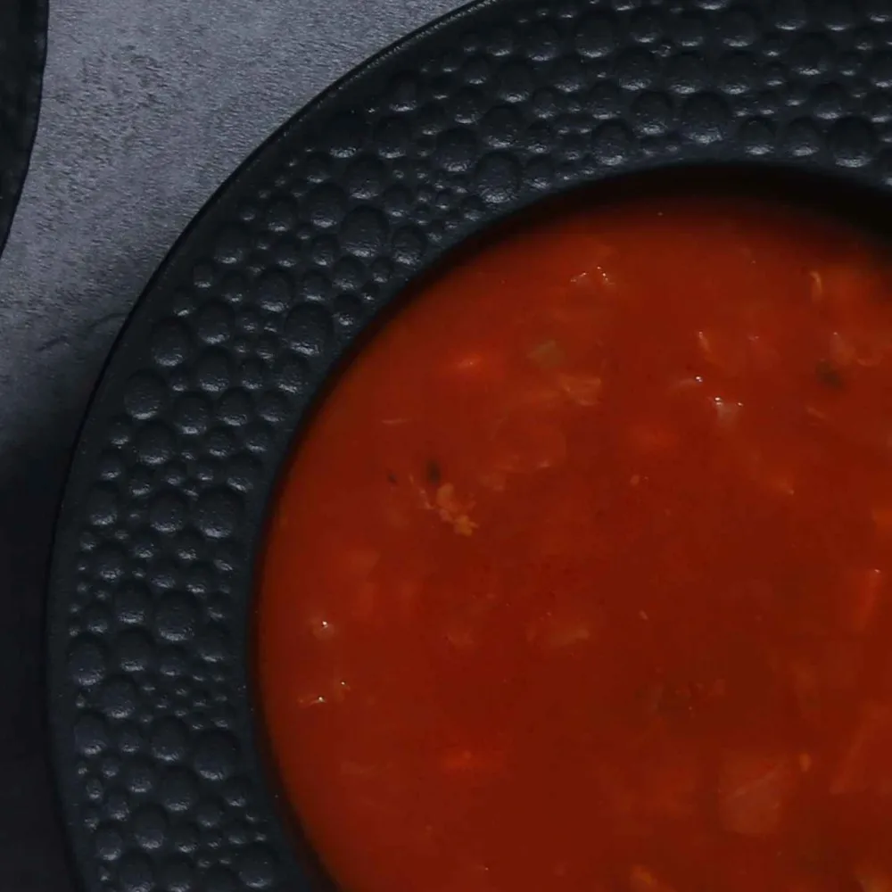 Фарфоровая фабрика Чаочжоу продает высококачественный черно-белый керамический фарфоровый набор тарелок для ресторанов, набор круглых тарелок