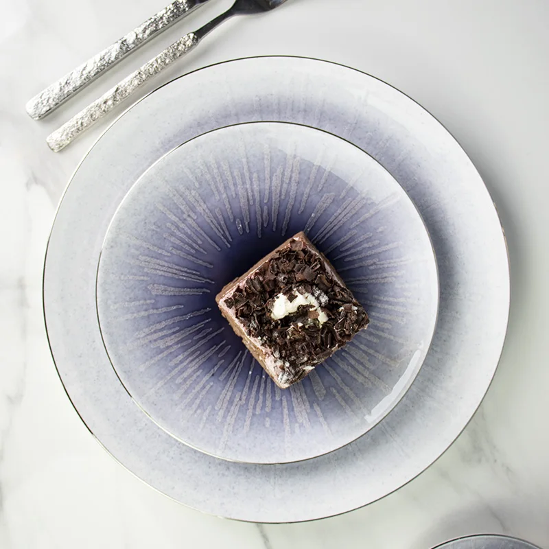 Оптовый производитель столовой посуды для отелей Фиолетовая столовая посуда Набор посуды из костяного фарфора в европейском стиле Тарелка из костяного фарфора