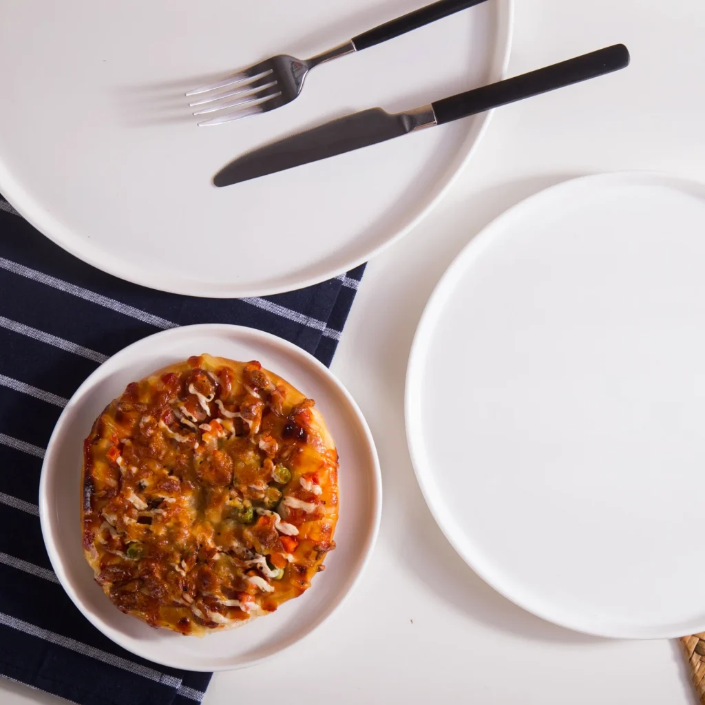 Фарфоровая посуда для пиццы и салата, оптовая продажа, белая круглая посуда в скандинавском стиле для дома, ресторана, отеля, свадьбы